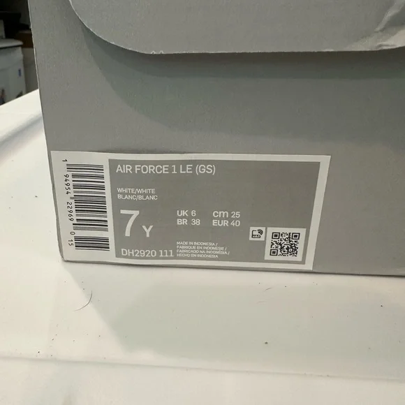 7Y/8.5M Women’s Nike Black, White & Red  CUSTOM Blinged Air Force 1’s. - Picture 7 of 9